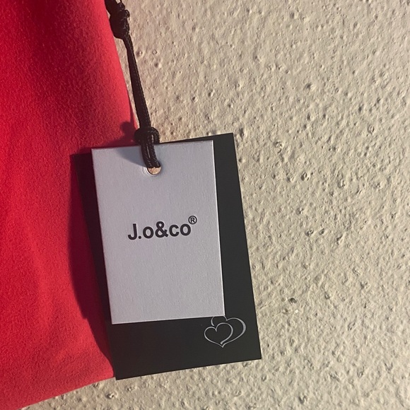 Classic Red Crop Top - Picture 2 of 6